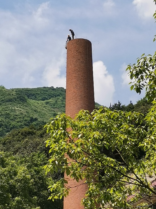 萊蕪煙囪拆除:行業(yè)領先,技術與經(jīng)驗的雙重考量