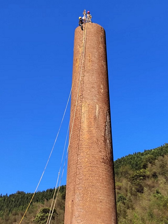 萊蕪煙囪拆除公司大比拼:安全拆除是關鍵